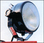 スイッチONで即点灯する日機のメタルハライド投光器